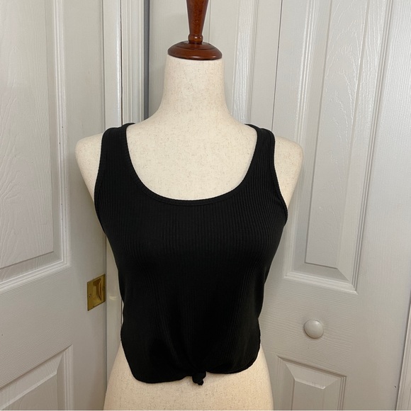 Fashion Nova “Knot your problem” tank - Picture 2 of 5